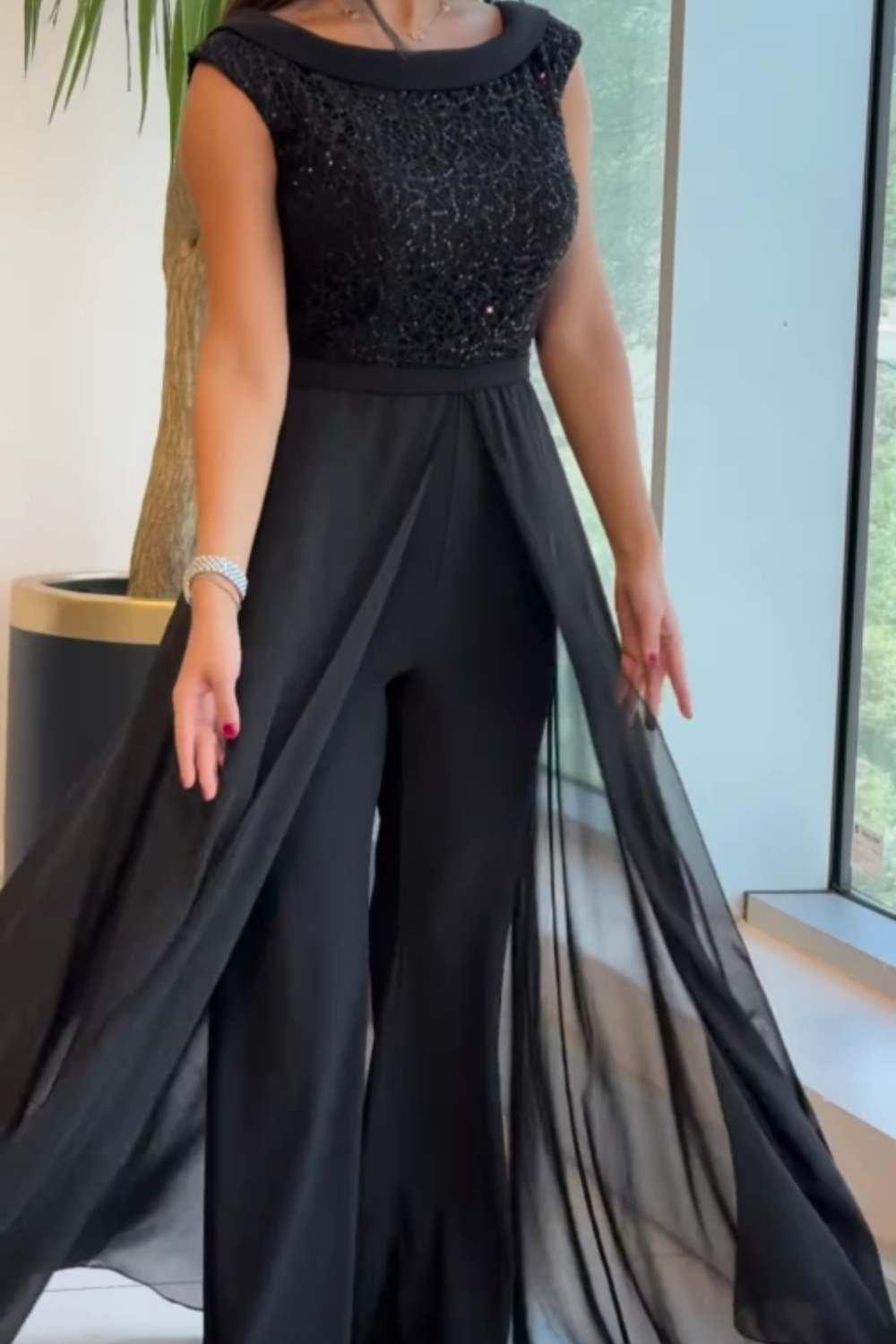 Vionette™ | Classic Sleeveless Jumpsuit
